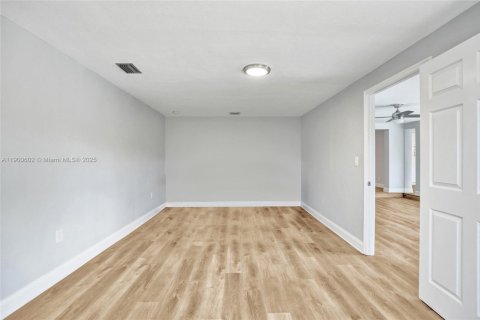 House in Fort Lauderdale, Florida 4 bedrooms № 1952900 - photo 27