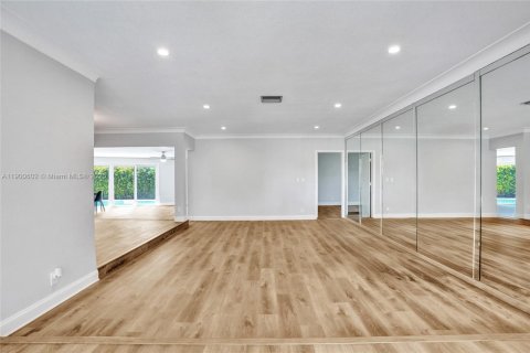 House in Fort Lauderdale, Florida 4 bedrooms № 1952900 - photo 5