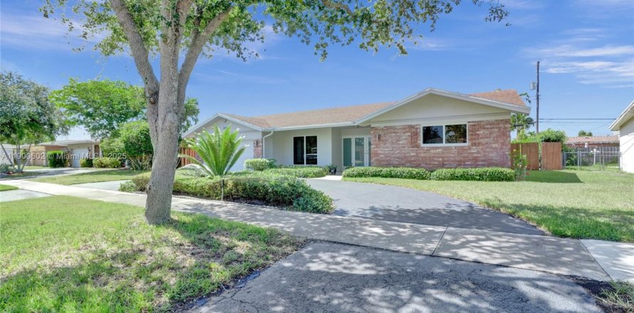 House in Fort Lauderdale, Florida 4 bedrooms № 1952900