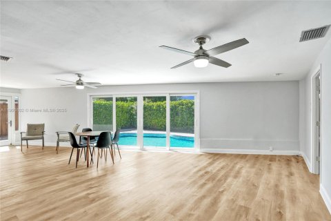 House in Fort Lauderdale, Florida 4 bedrooms № 1952900 - photo 13