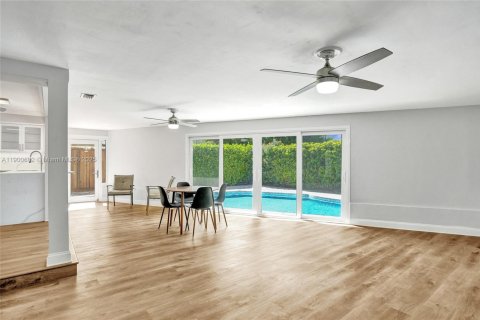 House in Fort Lauderdale, Florida 4 bedrooms № 1952900 - photo 14