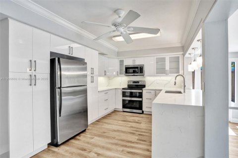House in Fort Lauderdale, Florida 4 bedrooms № 1952900 - photo 22
