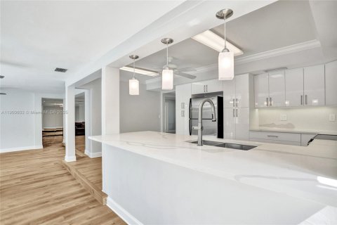 House in Fort Lauderdale, Florida 4 bedrooms № 1952900 - photo 18
