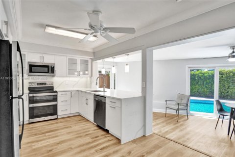 House in Fort Lauderdale, Florida 4 bedrooms № 1952900 - photo 20
