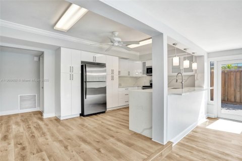 House in Fort Lauderdale, Florida 4 bedrooms № 1952900 - photo 23