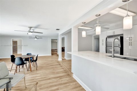 House in Fort Lauderdale, Florida 4 bedrooms № 1952900 - photo 17