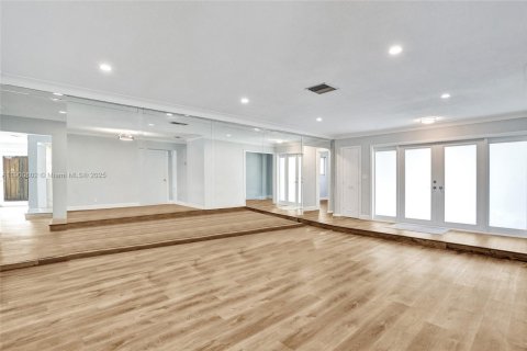 House in Fort Lauderdale, Florida 4 bedrooms № 1952900 - photo 4