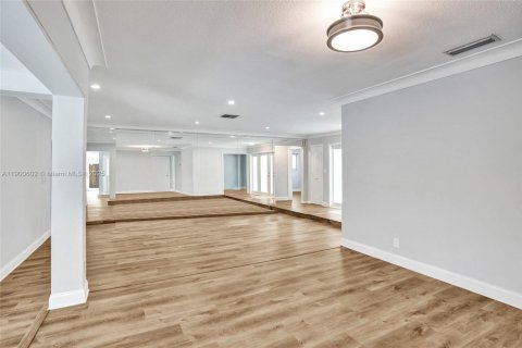 House in Fort Lauderdale, Florida 4 bedrooms № 1952900 - photo 7