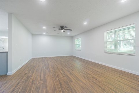 House in Plant City, Florida 4 bedrooms, 194.17 sq.m. № 1784444 - photo 9