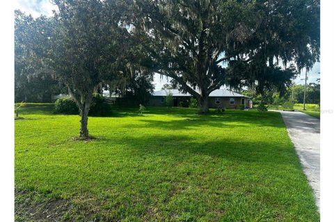 House in Plant City, Florida 4 bedrooms, 194.17 sq.m. № 1784444 - photo 1