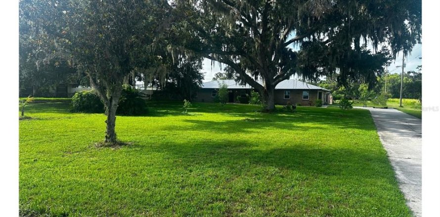 House in Plant City, Florida 4 bedrooms, 194.17 sq.m. № 1784444