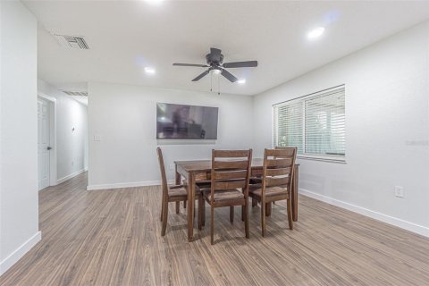 House in Plant City, Florida 4 bedrooms, 194.17 sq.m. № 1784444 - photo 17