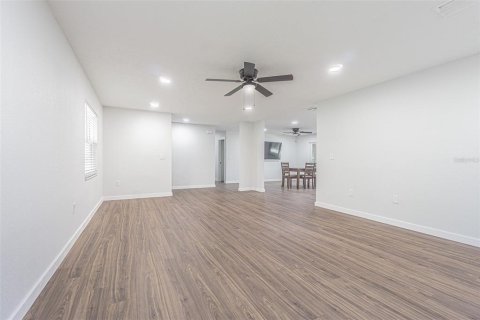 House in Plant City, Florida 4 bedrooms, 194.17 sq.m. № 1784444 - photo 8