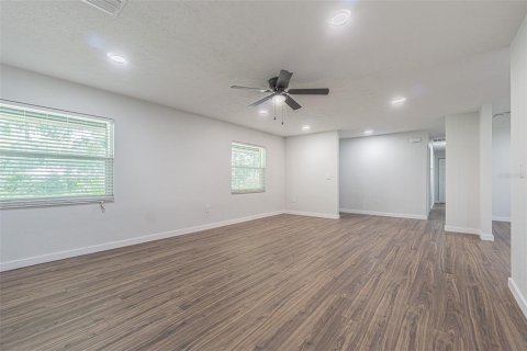 House in Plant City, Florida 4 bedrooms, 194.17 sq.m. № 1784444 - photo 10
