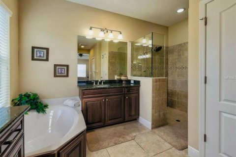 House in Bradenton, Florida 5 bedrooms, 288 sq.m. № 1833233 - photo 24