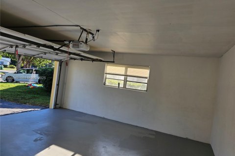 House in Coral Springs, Florida 2 bedrooms, 141.68 sq.m. № 1994065 - photo 26