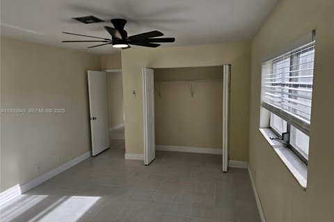 House in Coral Springs, Florida 2 bedrooms, 141.68 sq.m. № 1994065 - photo 9