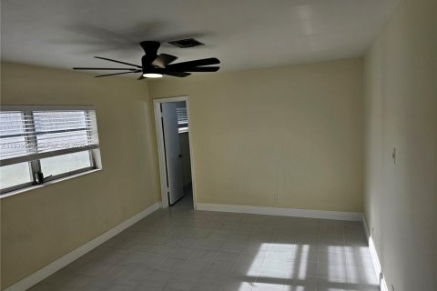 House in Coral Springs, Florida 2 bedrooms, 141.68 sq.m. № 1994065 - photo 11