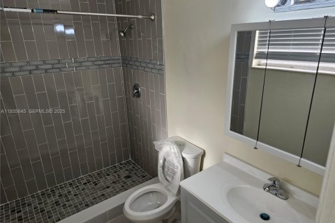 House in Coral Springs, Florida 2 bedrooms, 141.68 sq.m. № 1994065 - photo 13