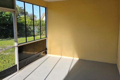 House in Coral Springs, Florida 2 bedrooms, 141.68 sq.m. № 1994065 - photo 22