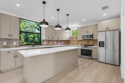 Купить виллу или дом в Майами, Флорида 5 спален, 268.21м2, № 1955873 - фото 6