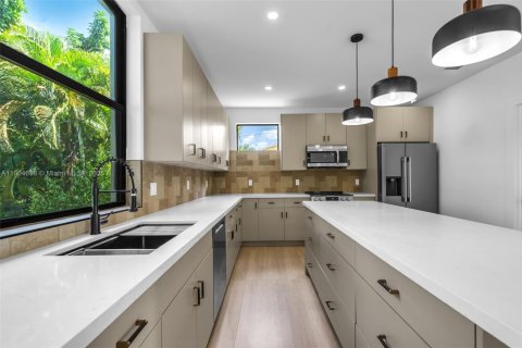 Купить виллу или дом в Майами, Флорида 5 спален, 268.21м2, № 1955873 - фото 7