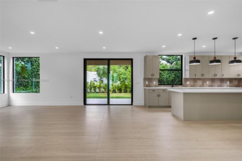 Купить виллу или дом в Майами, Флорида 5 спален, 268.21м2, № 1955873 - фото 11