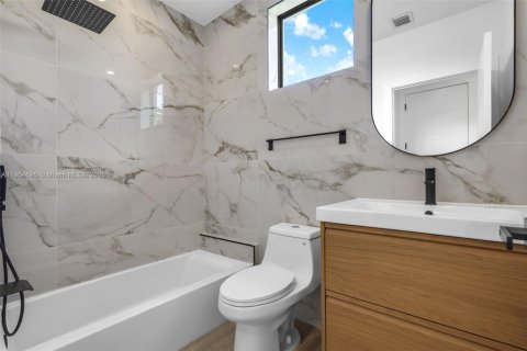 Купить виллу или дом в Майами, Флорида 5 спален, 268.21м2, № 1955873 - фото 18