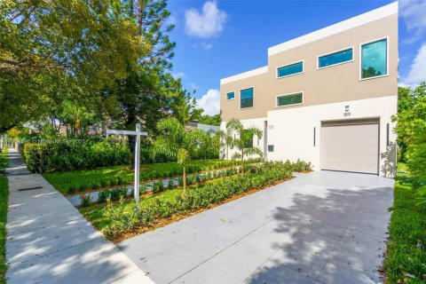 Купить виллу или дом в Майами, Флорида 5 спален, 268.21м2, № 1955873 - фото 3