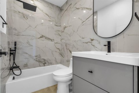 Купить виллу или дом в Майами, Флорида 5 спален, 268.21м2, № 1955873 - фото 17