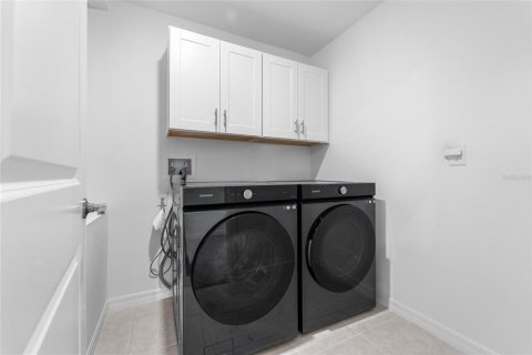House in San Antonio, Florida 4 bedrooms, 239.87 sq.m. № 1657086 - photo 24