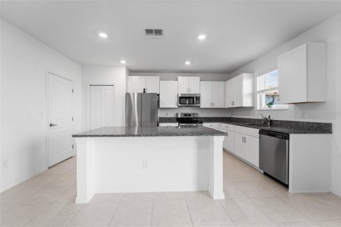 House in San Antonio, Florida 4 bedrooms, 239.87 sq.m. № 1657086 - photo 9