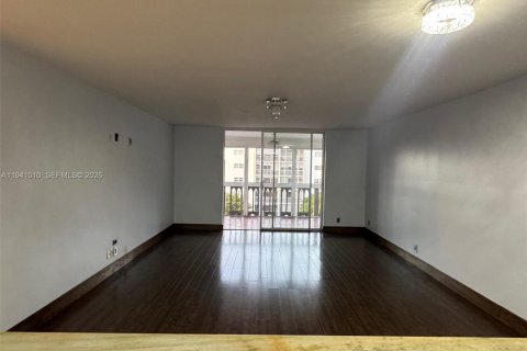 Condominio en alquiler en Hallandale Beach, Florida, 2 dormitorios, 101.45 m2 № 1998084 - foto 14