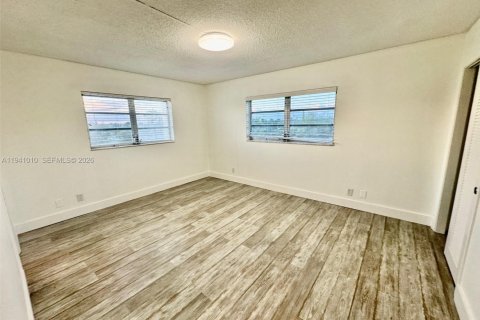 Condominio en alquiler en Hallandale Beach, Florida, 2 dormitorios, 101.45 m2 № 1998084 - foto 22
