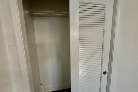 Condominio en alquiler en Hallandale Beach, Florida, 2 dormitorios, 101.45 m2 № 1998084 - foto 26