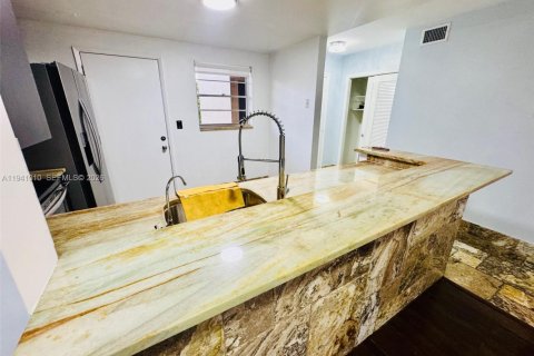 Condominio en alquiler en Hallandale Beach, Florida, 2 dormitorios, 101.45 m2 № 1998084 - foto 7