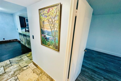 Condominio en alquiler en Hallandale Beach, Florida, 2 dormitorios, 101.45 m2 № 1998084 - foto 18