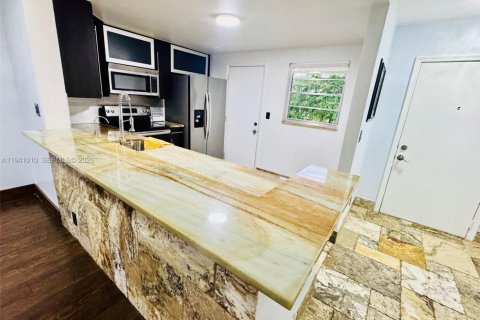 Condominio en alquiler en Hallandale Beach, Florida, 2 dormitorios, 101.45 m2 № 1998084 - foto 6