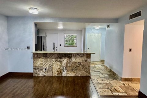 Condominio en alquiler en Hallandale Beach, Florida, 2 dormitorios, 101.45 m2 № 1998084 - foto 15