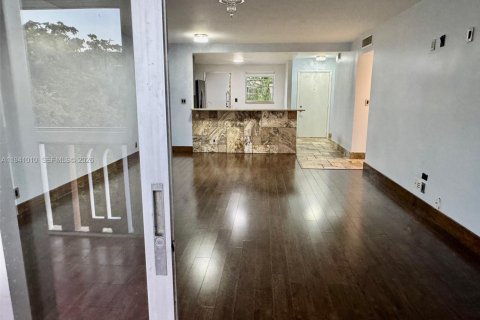 Condominio en alquiler en Hallandale Beach, Florida, 2 dormitorios, 101.45 m2 № 1998084 - foto 13