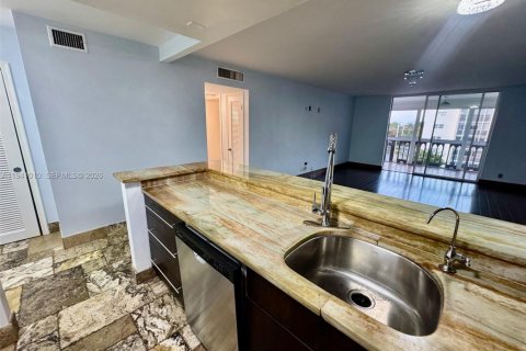 Condominio en alquiler en Hallandale Beach, Florida, 2 dormitorios, 101.45 m2 № 1998084 - foto 10