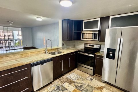 Condominio en alquiler en Hallandale Beach, Florida, 2 dormitorios, 101.45 m2 № 1998084 - foto 3