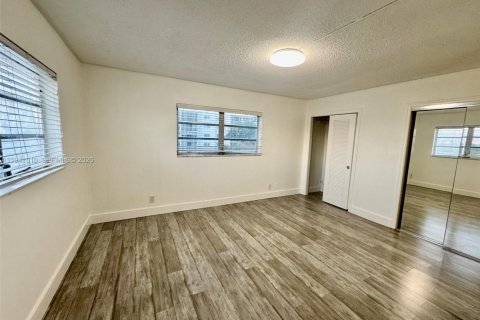 Condominio en alquiler en Hallandale Beach, Florida, 2 dormitorios, 101.45 m2 № 1998084 - foto 23