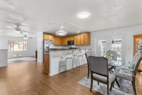 House in Orlando, Florida 4 bedrooms, 193.61 sq.m. № 2234854 - photo 5
