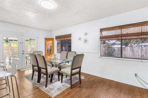 House in Orlando, Florida 4 bedrooms, 193.61 sq.m. № 2234854 - photo 8