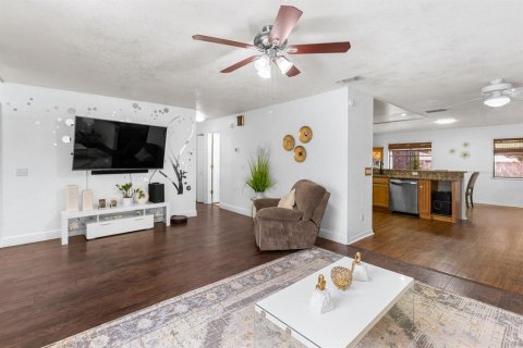House in Orlando, Florida 4 bedrooms, 193.61 sq.m. № 2234854 - photo 9