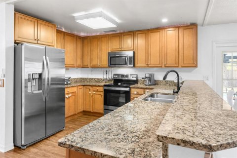 House in Orlando, Florida 4 bedrooms, 193.61 sq.m. № 2234854 - photo 3