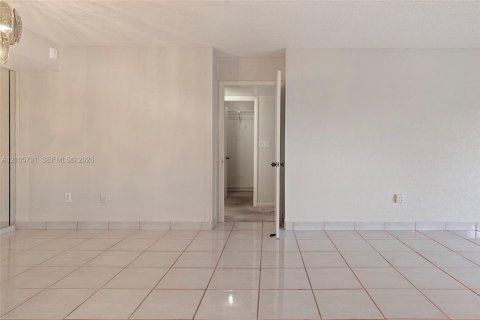 Copropriété à vendre à Miami, Floride: 3 chambres, 146.79 m2 № 2414500 - photo 9
