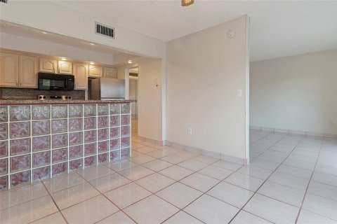 Copropriété à vendre à Miami, Floride: 3 chambres, 146.79 m2 № 2414500 - photo 14