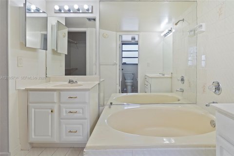 Copropriété à vendre à Miami, Floride: 3 chambres, 146.79 m2 № 2414500 - photo 25